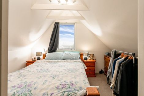 Photo of property in 17 Fitzpatrick Street, Newlands, Wellington, 6037