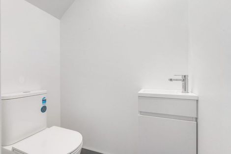 Photo of property in 1/1 Roseberry Avenue, Birkenhead, Auckland, 0626