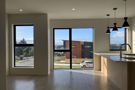 Photo of property in 17 Paina Crescent, Massey, Auckland, 0614