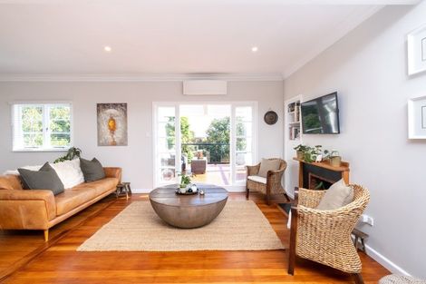 Photo of property in 6 Coleman Terrace, Hospital Hill, Napier, 4110