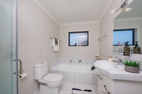 Photo of property in 4 Butler Place, Fitzherbert, Palmerston North, 4410