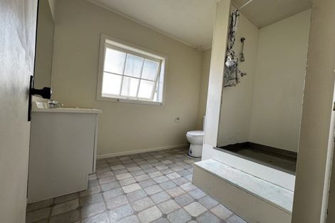 Photo of property in 5 Sherwood Avenue, Te Atatu South, Auckland, 0610