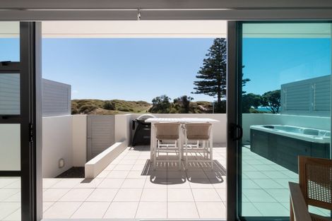 Photo of property in 135 Marine Parade, Mount Maunganui, 3116