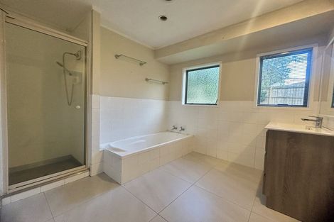 Photo of property in 14 Palmetto Place, Goodwood Heights, Auckland, 2105
