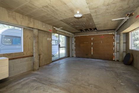 Photo of property in 95 Marine Parade North, Piha, New Lynn, 0772