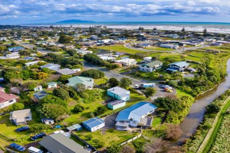 Photo of property in 2b Mahoe Street, Otaki Beach, Otaki, 5512