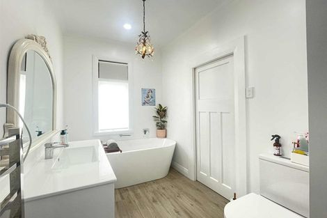 Photo of property in 43 Saint Johns Avenue, Palmerston North, 4414