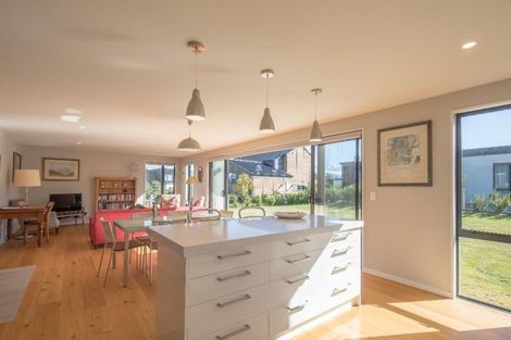 Photo of property in 9 Kamahi Street, Wanaka, 9305