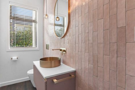 Photo of property in 5 Waipuia Place, Greenhithe, Auckland, 0632