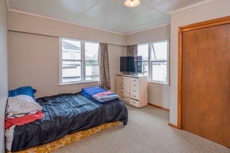 Photo of property in 18 Clyde Street, Levin, 5510