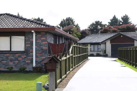 Photo of property in 2/7 Mirabell Place, Golflands, Auckland, 2013