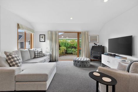 Photo of property in 2/130 Muritai Road, Eastbourne, Lower Hutt, 5013