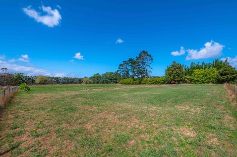 Photo of property in 88a Boord Crescent, Kumeu, 0891