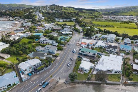 Photo of property in 18 Beach Road, Plimmerton, Porirua, 5026