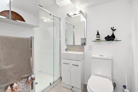 Photo of property in 3b Shalimar Crescent, Khandallah, Wellington, 6035