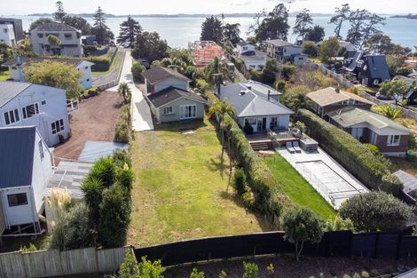 Photo of property in 75 Marine Parade, Mellons Bay, Auckland, 2014