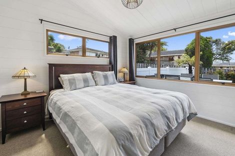 Photo of property in 27 Rotoiti Avenue, Pakuranga Heights, Auckland, 2010