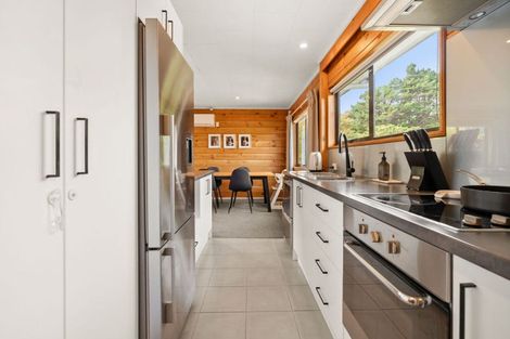 Photo of property in 115 Mark Avenue, Grenada Village, Wellington, 6037