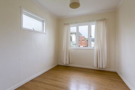 Photo of property in 25 Makiri Street, Helensville, 0800