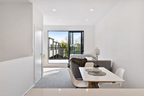 Photo of property in 3 Meg Lane, Glen Eden, Auckland, 0602