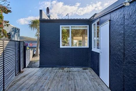 Photo of property in 128 Mana Esplanade, Paremata, Porirua, 5026