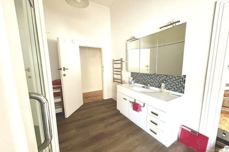 Photo of property in 76 Onewa Road, Northcote Point, Auckland, 0627