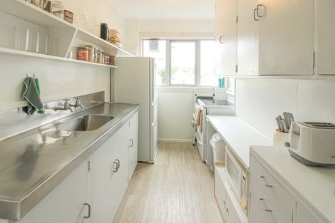 Photo of property in Victoria Court, 11/4u Queen Street, Mount Victoria, Wellington, 6011