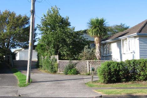 Photo of property in 12 Craigbank Avenue, New Lynn, Auckland, 0600