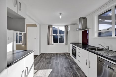 Photo of property in 304 South Road, Hawera, 4610