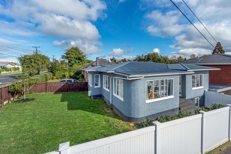 Photo of property in 72 Lynwood Road, New Lynn, Auckland, 0600