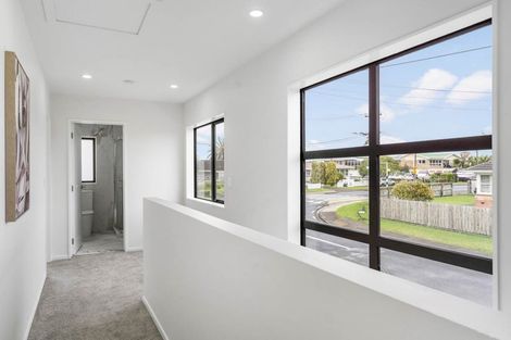 Photo of property in 1c Hollinbrigg Place, Manurewa, Auckland, 2102