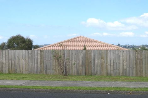 Photo of property in 272 Glamorgan Drive, Northcross, Auckland, 0630