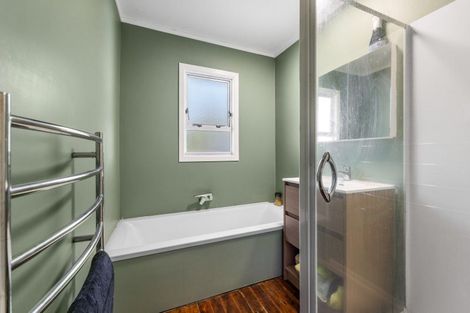 Photo of property in 32 Lawry Street, Blagdon, New Plymouth, 4310