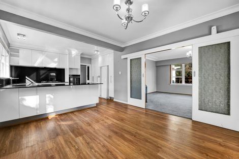 Photo of property in 402 South Road, Hawera, 4674