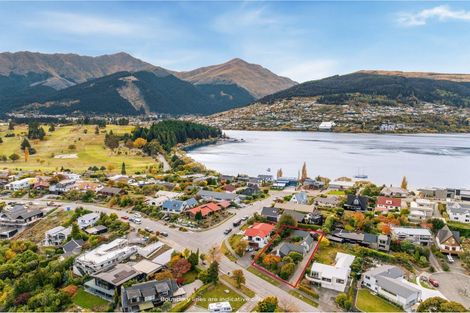 Photo of property in 45 Cedar Drive, Kelvin Heights, Queenstown, 9300