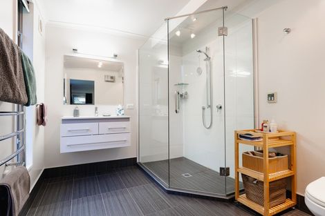 Photo of property in 8 Cove Street, Roseneath, Port Chalmers, 9023