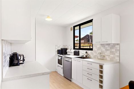 Photo of property in 8 Cameron Place, Ranui, Auckland, 0612