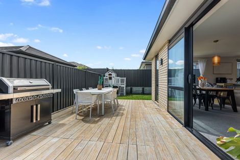 Photo of property in 16 Pioneer Crescent, Omokoroa, 3114