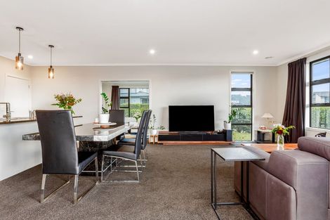 Photo of property in 5 Waitaria Terrace, Aotea, Porirua, 5024