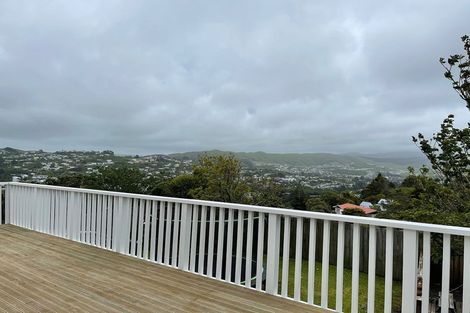 Photo of property in 4 Sloane Terrace, Newlands, Wellington, 6037