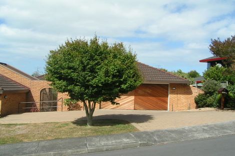 Photo of property in 3 La Roche Place, Northcote, Auckland, 0627