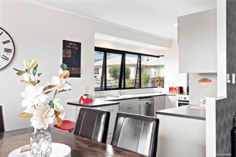 Photo of property in 67 Puriri Road, Pukekohe, 2120