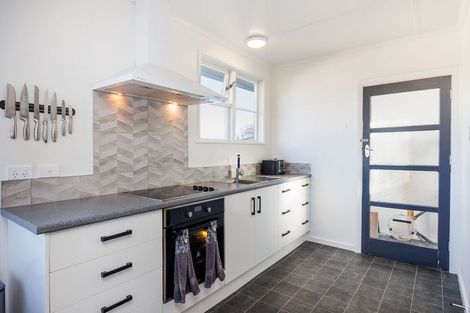 Photo of property in 2 Avon Terrace, Roslyn, Palmerston North, 4414