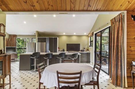 Photo of property in 233 Golf Road, Titirangi, Auckland, 0604