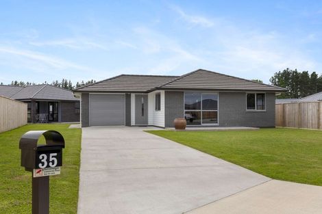 Photo of property in 35 Oldfield Lane, Marton, 4710