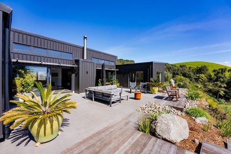 Photo of property in Tapuae, 21 Washer Road, Omata, New Plymouth, 4374