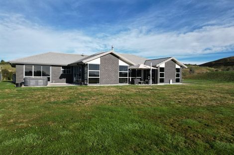 Photo of property in 52 Highlands Drive, Waipawa, 4210