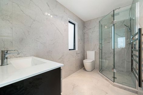 Photo of property in 19b Farwood Drive, Henderson, Auckland, 0612