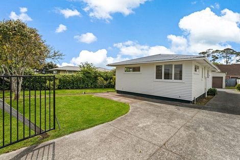 Photo of property in 30 Ozich Avenue, Te Atatu South, Auckland, 0610