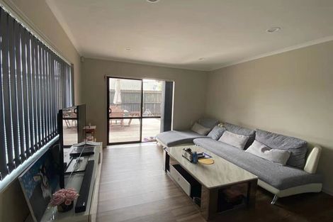 Photo of property in 5a Orchid Place, Te Atatu South, Auckland, 0610